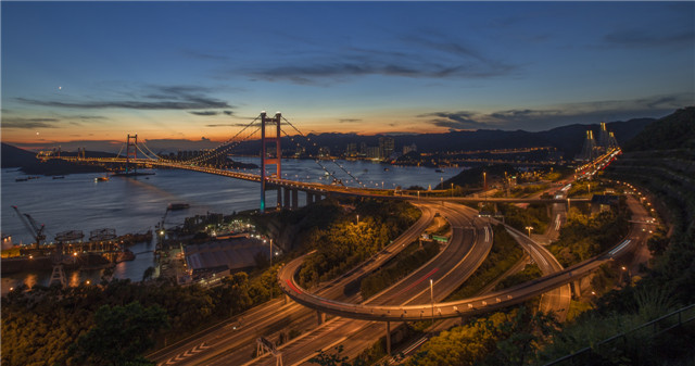 青马大桥的日落美景.jpg