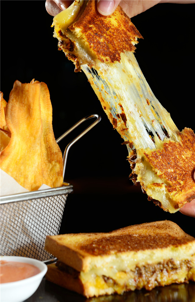 1493791215400028784.jpg Beef Rendang Grilled Cheese.jpg