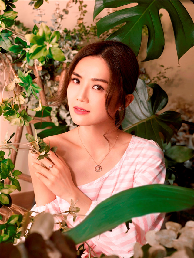 蔡卓妍演绎英皇珠宝全新「Heartbeat」心动系列_4.jpg