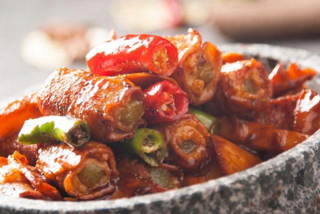 1524057686172024893.jpg batch_石锅春笋烹烧培根卷.jpg