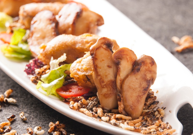 1524057810916081205.jpg batch_酥炸靓生蚝配松茸菌.jpg