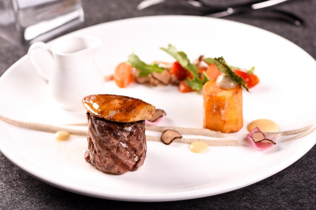 1529108355790079236.jpg batch_扒和牛牛柳.jpg