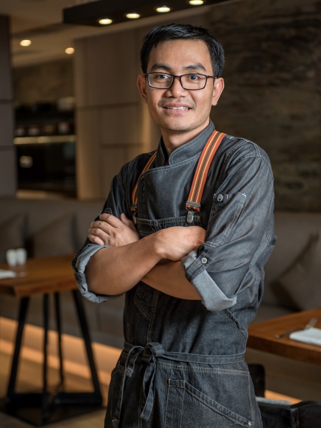 batch_Corporate_Portrait_Chef_Chanrith copy.jpg