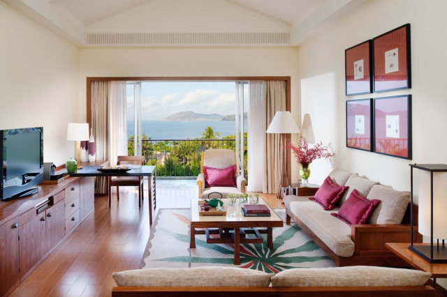 batch_05- 揽海居 Ocean View Suite living room.jpg